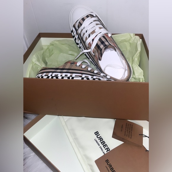 Worn once have all original box , tags and dust bag US 6.5w EU 37 - Picture 2 of 7